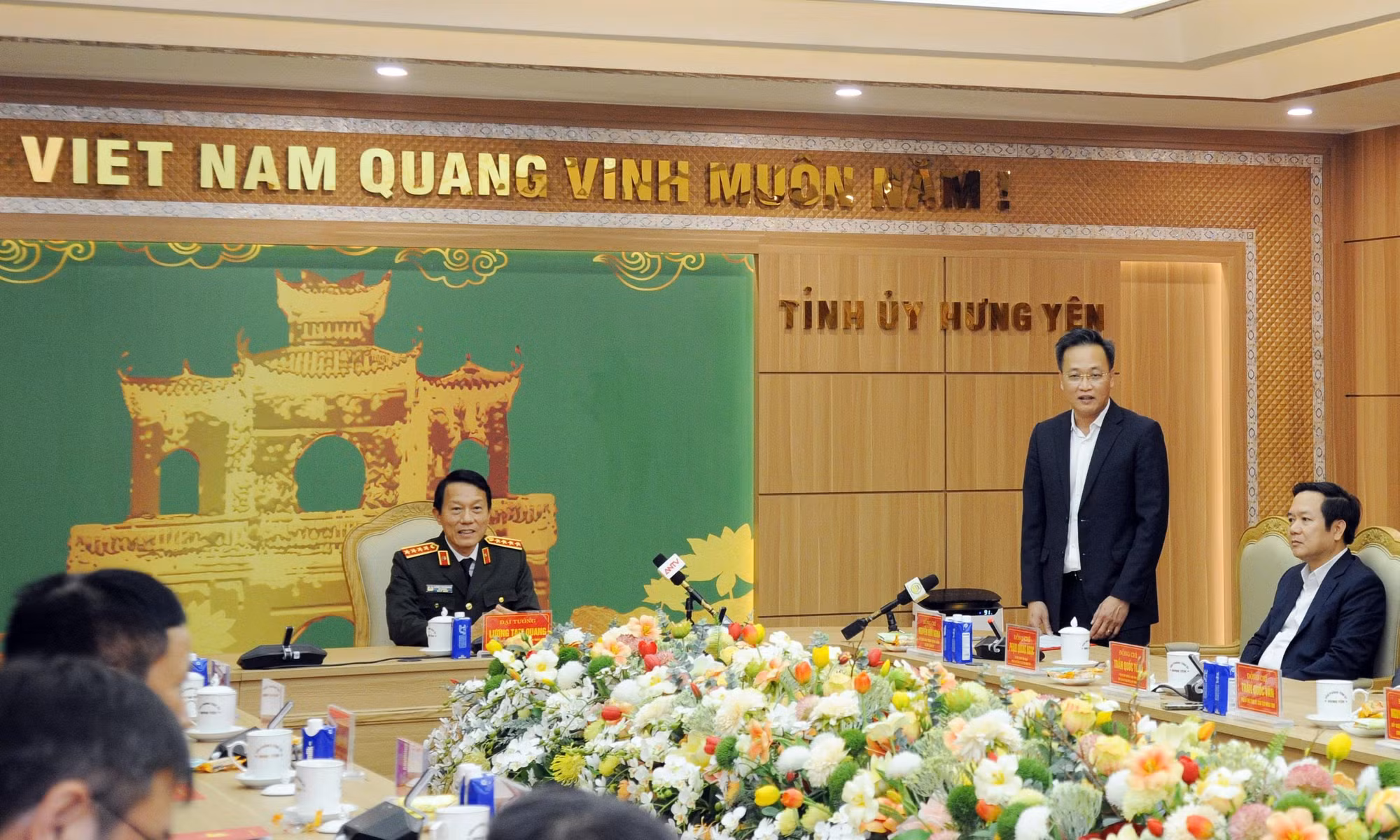 Bộ trưởng Lương Tam Quang thăm, chúc Tết đảng bộ, chính quyền và nhân dân tỉnh Hưng Yên -0