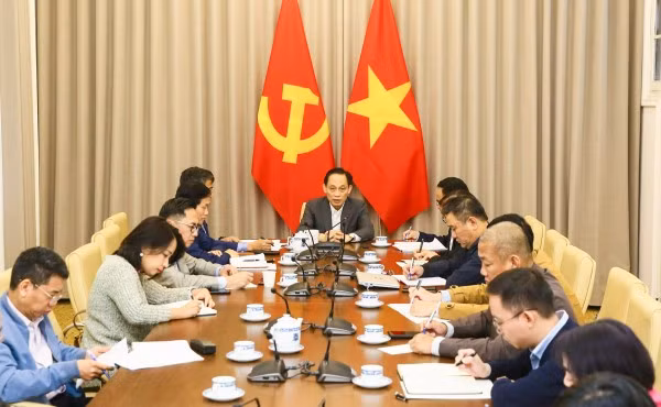 Bộ trưởng Bộ Ngoại giao Lê Hoài Trung chủ trì cuộc họp ngày 31/12.