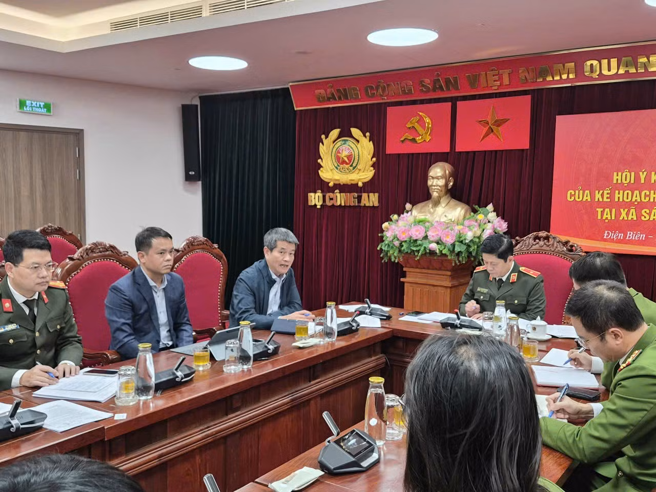 Bộ Công an khẩn trương đưa điện về với bà con vùng đồng bào biên giới khó khăn xã Sáng Nhè -0