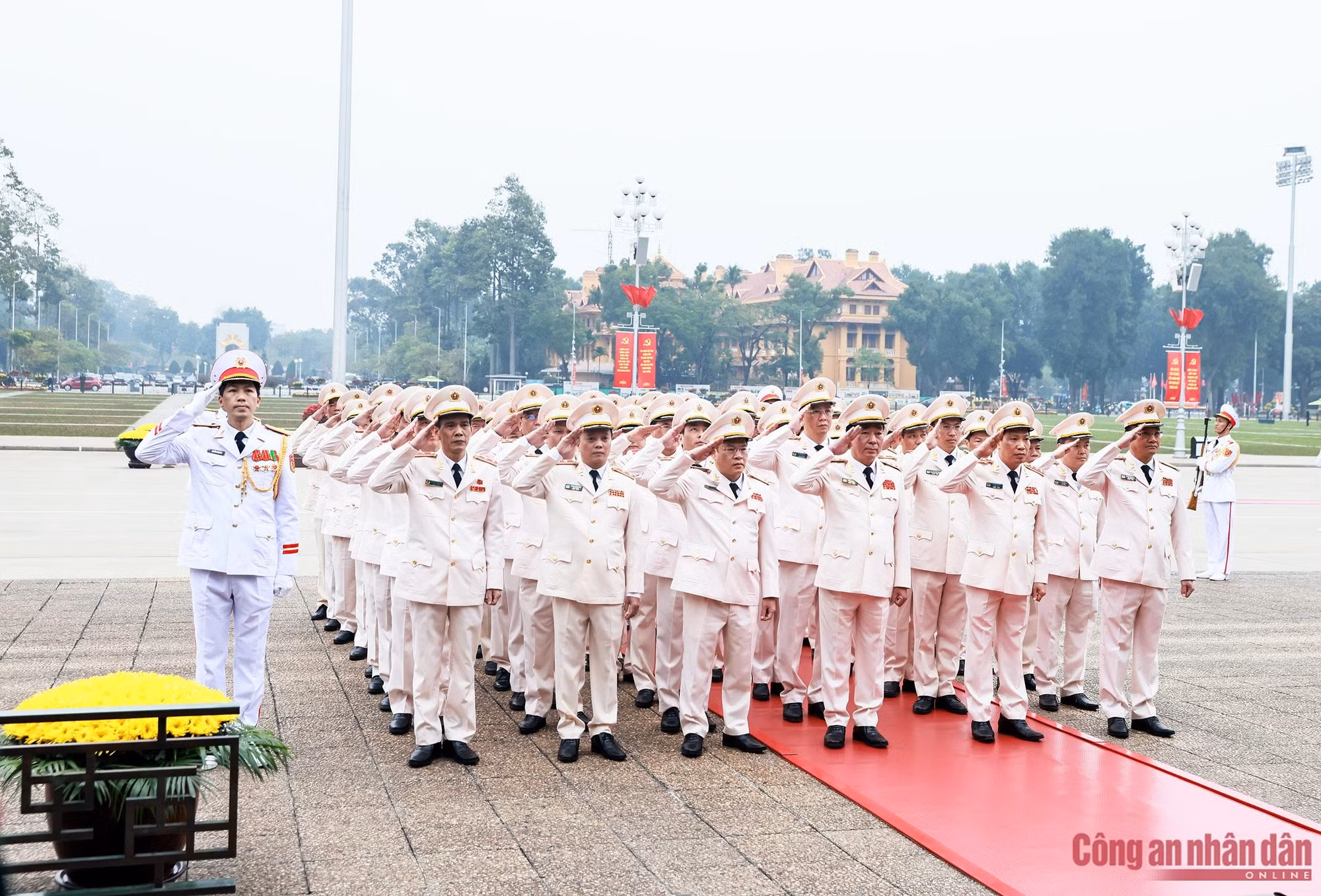 Lãnh đạo Đảng, Nhà nước vào Lăng viếng Bác nhân kỷ niệm 96 năm Ngày thành lập Đảng -6