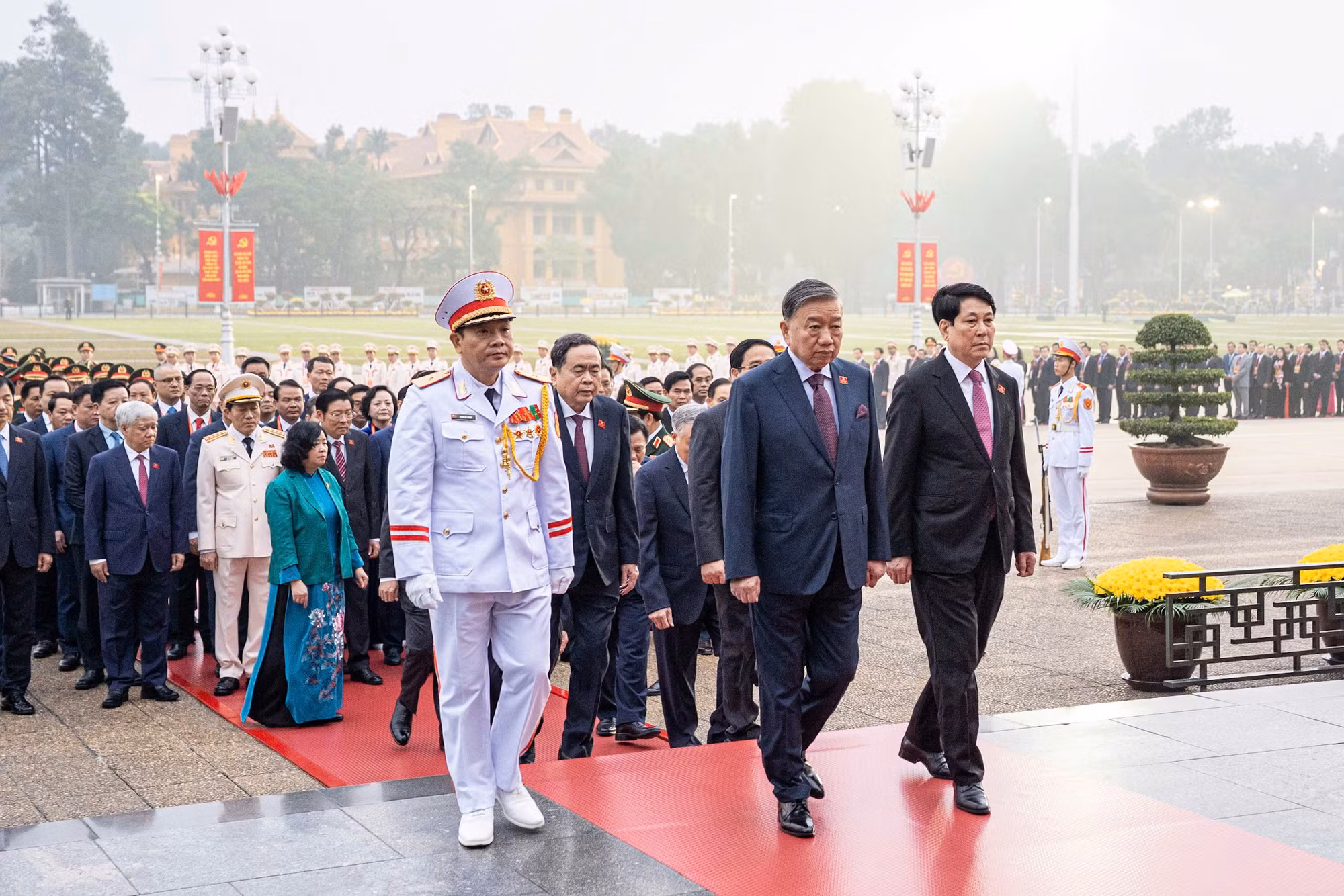 Lãnh đạo Đảng, Nhà nước cùng đại biểu dự Đại hội XIV vào Lăng viếng Chủ tịch Hồ Chí Minh -0