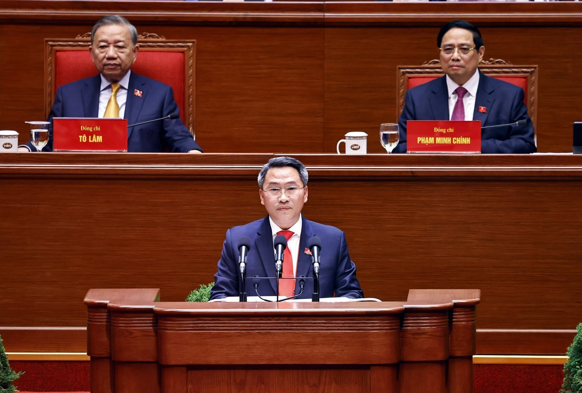 Lý luận về đường lối Đổi mới là ngọn đuốc soi đường lập nên những kỳ tích phát triển -0