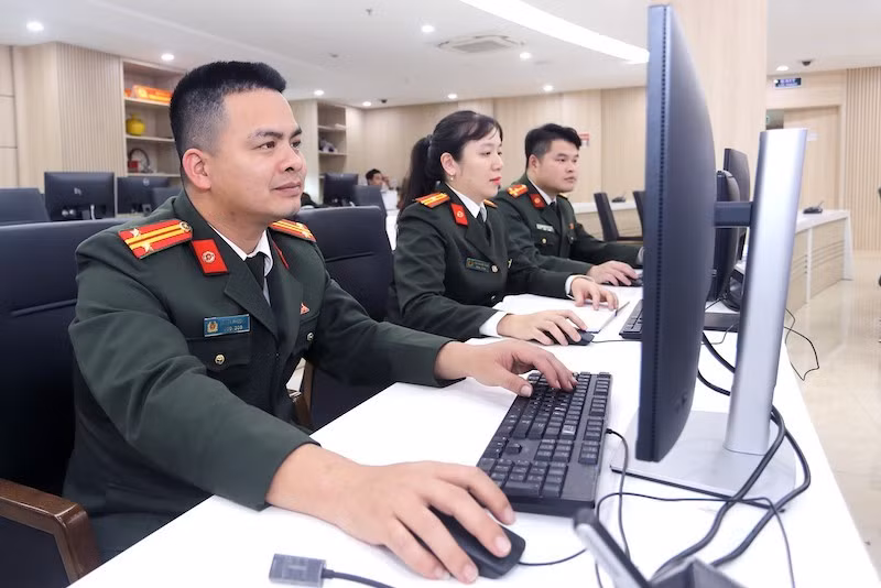 Đêm trắng tại nơi tuyến đầu kết nối, điều hành bảo vệ tuyệt đối an ninh, an toàn Đại hội XIV của Đảng -1