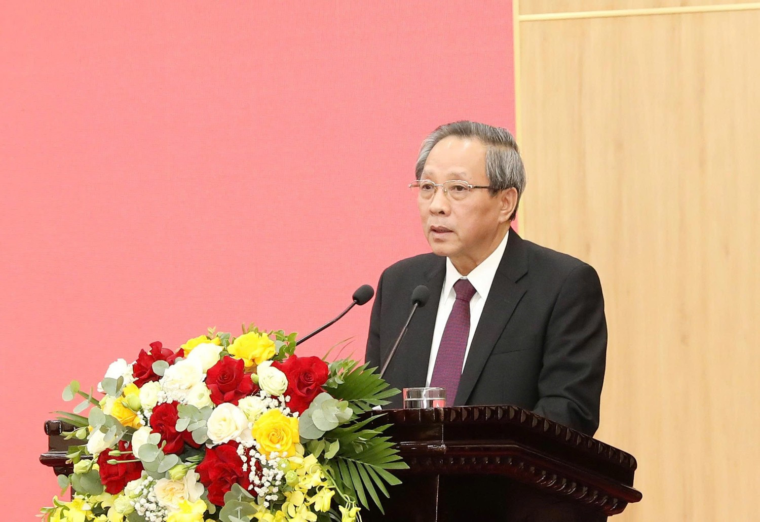 Xây dựng đội ngũ cán bộ đáp ứng yêu cầu lãnh đạo phát triển đất nước trong giai đoạn mới -0