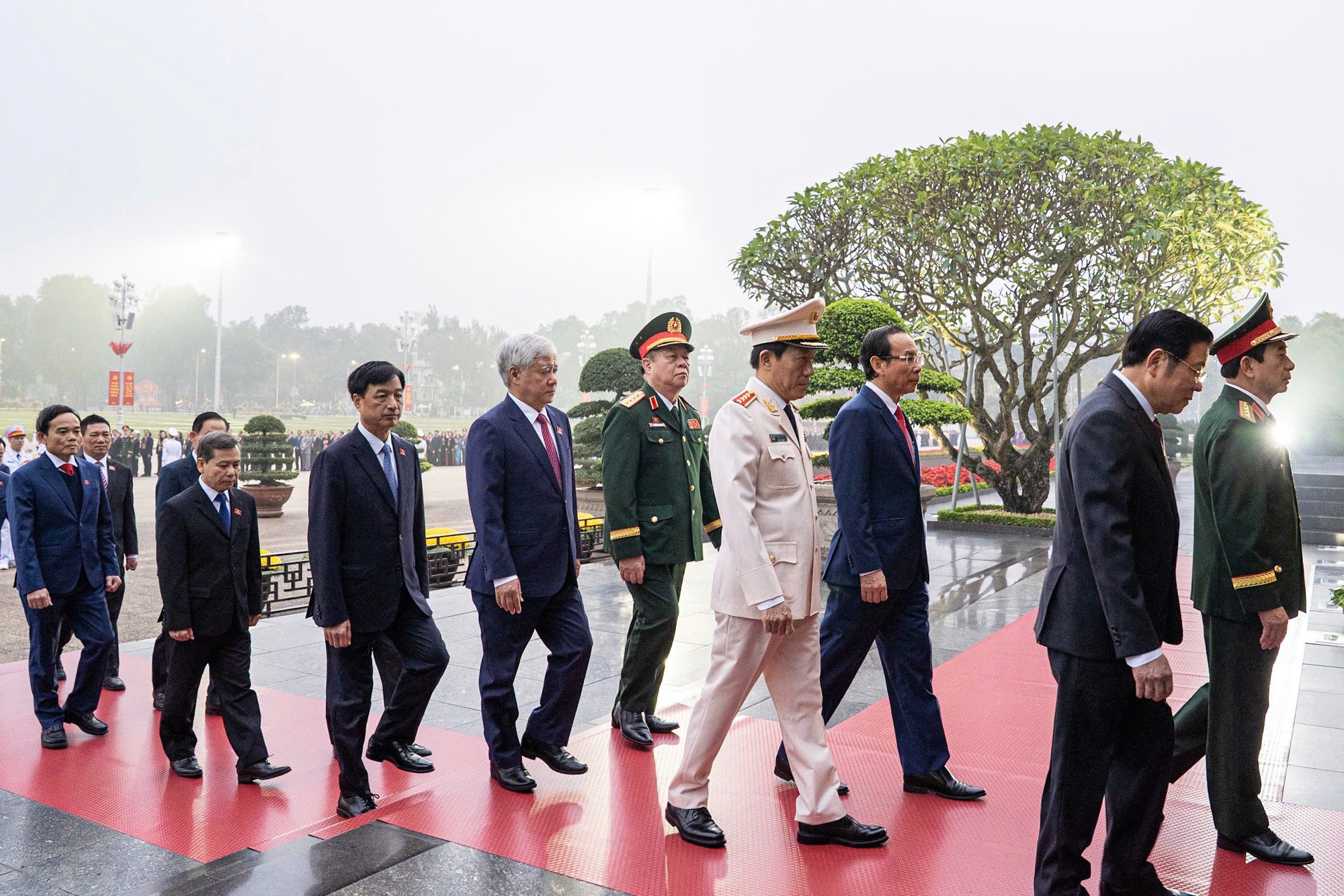 Lãnh đạo Đảng, Nhà nước cùng đại biểu dự Đại hội XIV vào Lăng viếng Chủ tịch Hồ Chí Minh -0