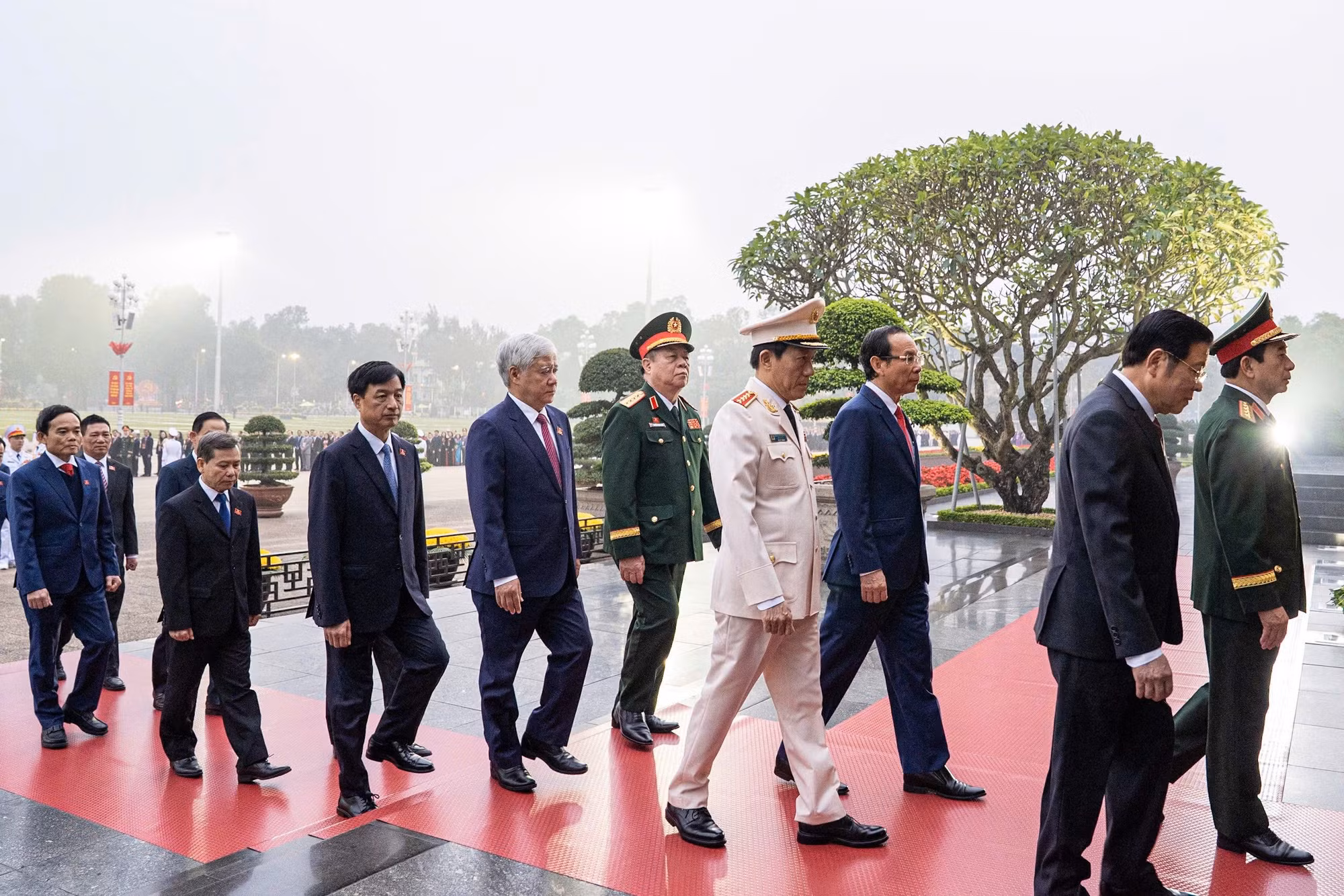 Lãnh đạo Đảng, Nhà nước cùng đại biểu dự Đại hội XIV vào Lăng viếng Chủ tịch Hồ Chí Minh -0