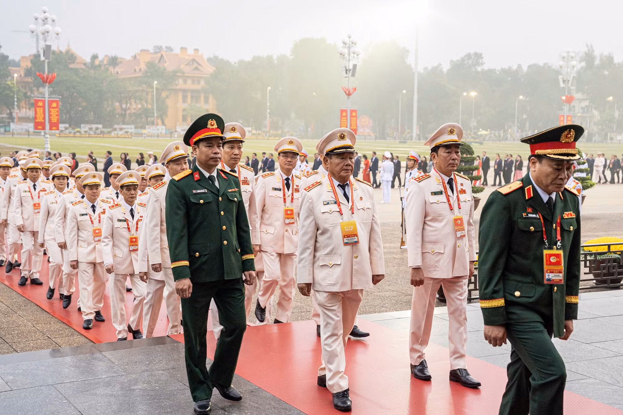 Lãnh đạo Đảng, Nhà nước cùng đại biểu dự Đại hội XIV vào Lăng viếng Chủ tịch Hồ Chí Minh -0