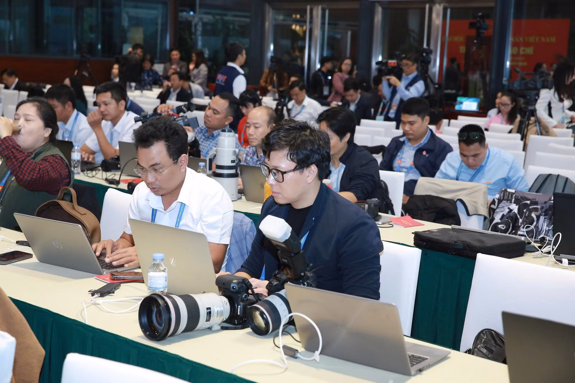 Trung tâm Báo chí nhộn nhịp trong ngày đầu Đại hội XIV của Đảng -2