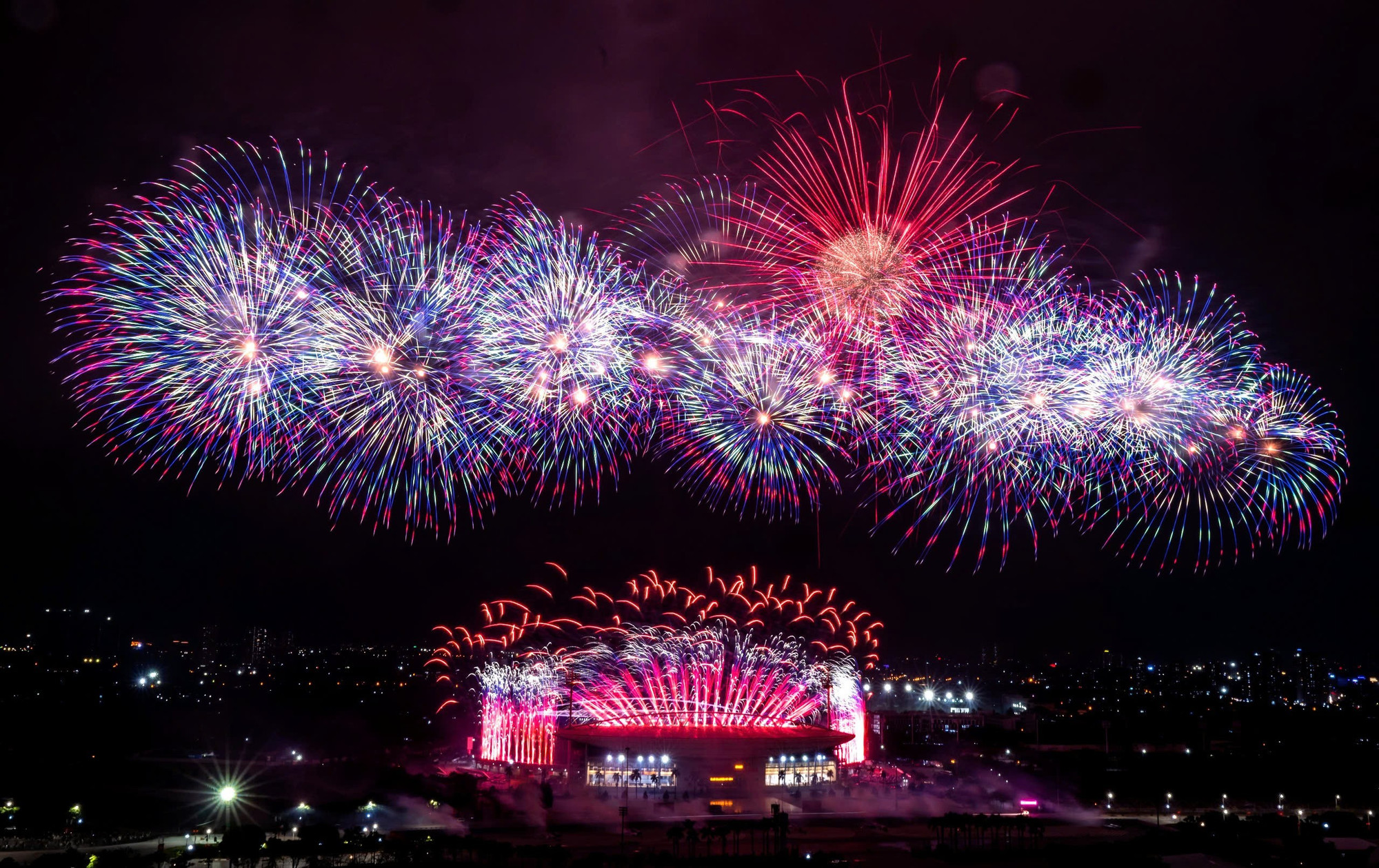 Hà Nội tổng duyệt bắn pháo hoa hỏa thuật chào mừng Đại hội Đảng -0