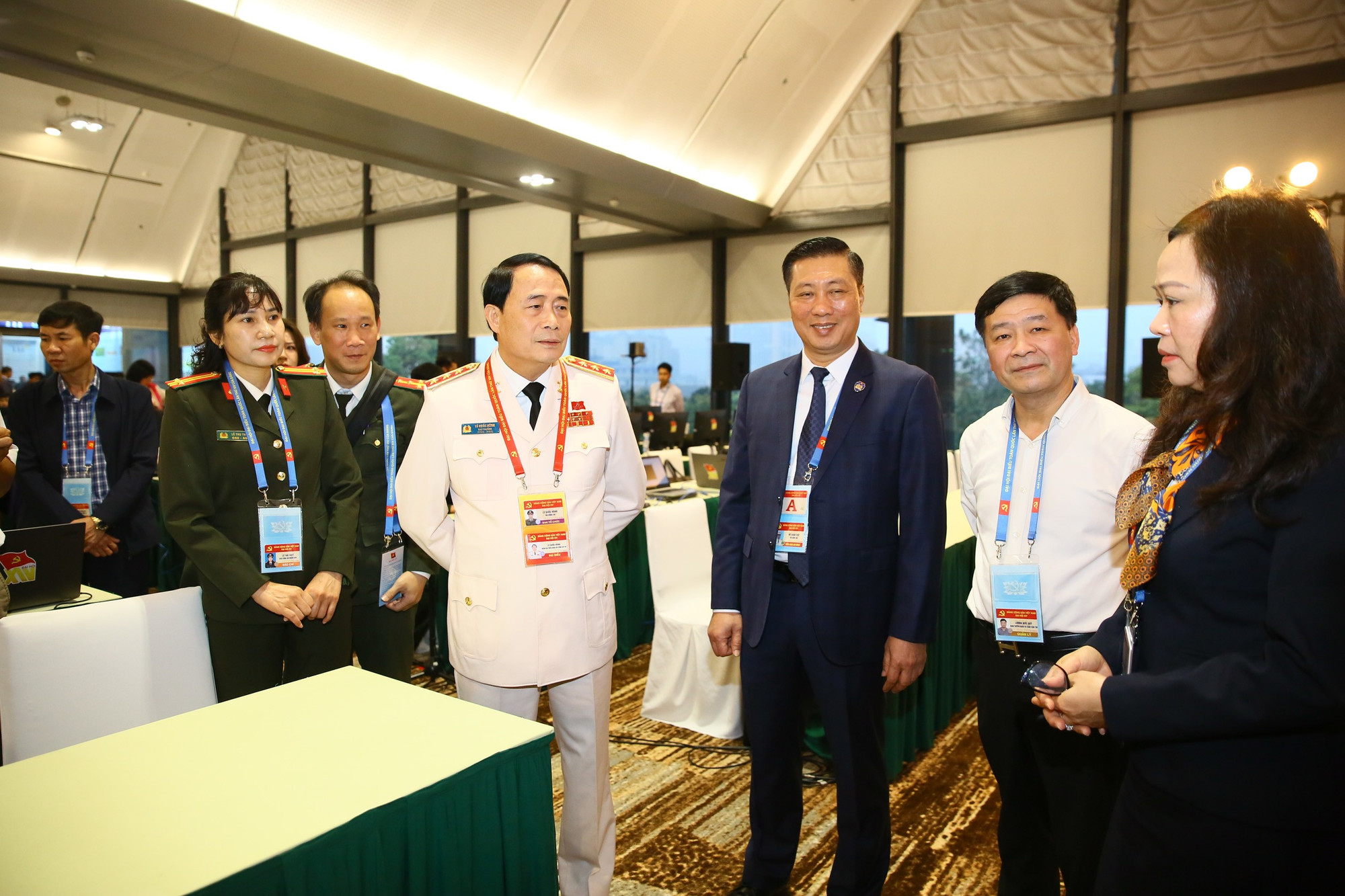 Thứ trưởng Lê Quốc Hùng thăm Trung tâm Báo chí Đại hội XIV -0