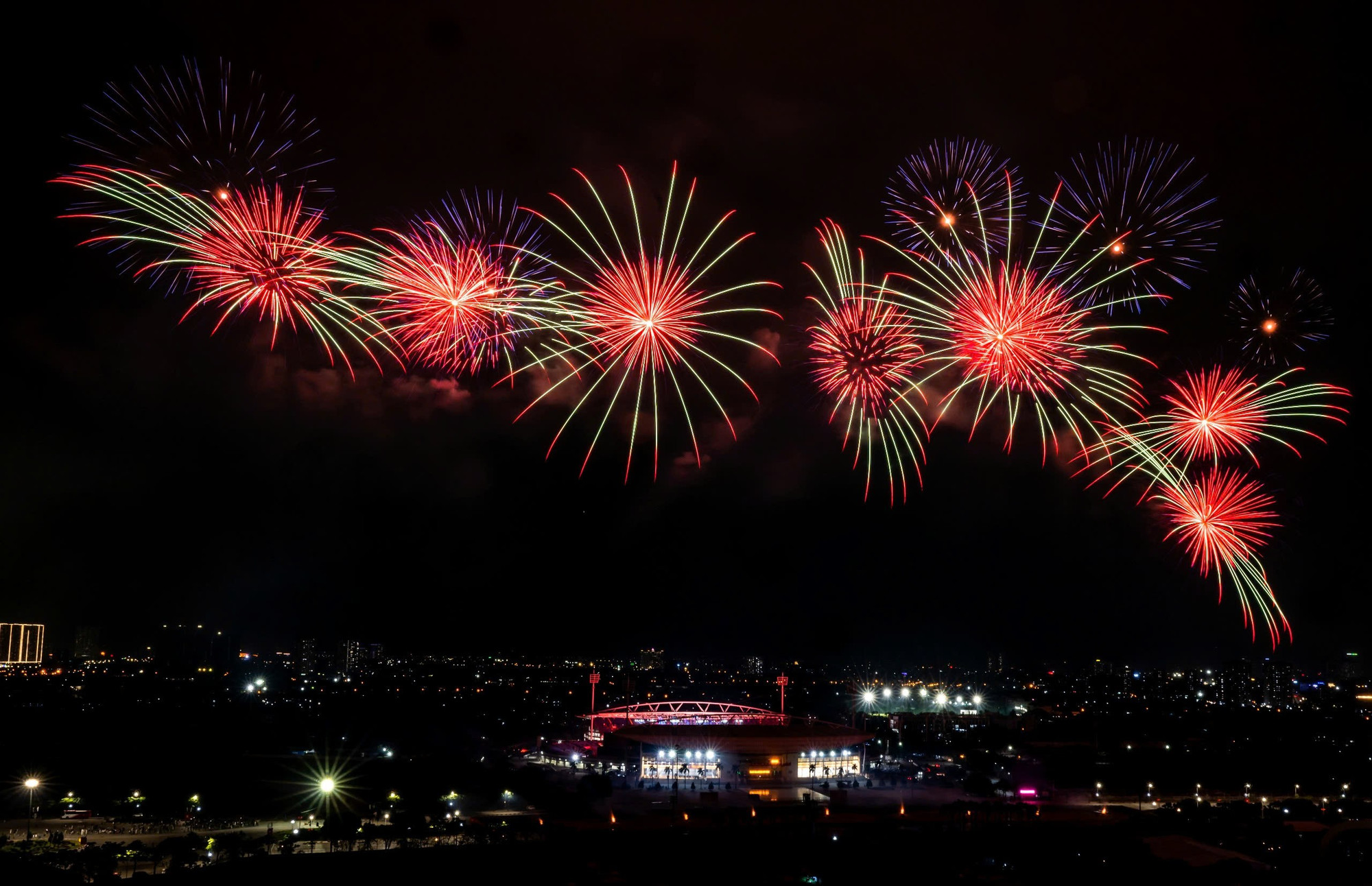Hà Nội tổng duyệt bắn pháo hoa hỏa thuật chào mừng Đại hội Đảng -0