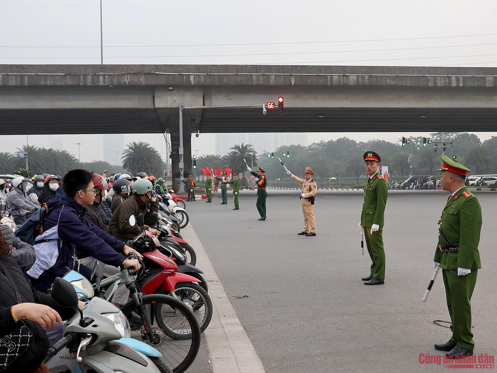 Công an Thủ đô đảm bảo an ninh, an toàn trong ngày đầu Đại hội lần thứ XIV -0