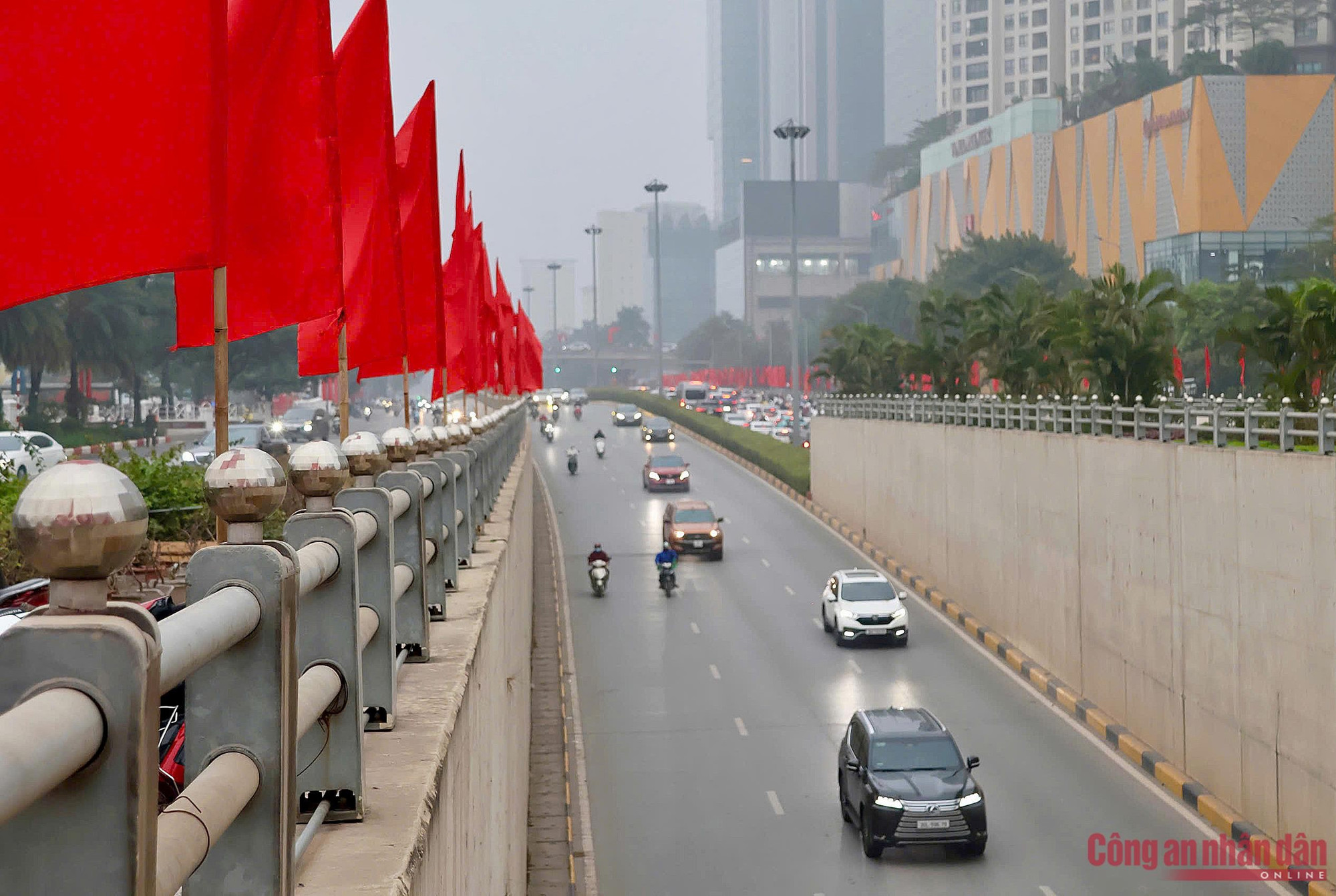 Công an Thủ đô đảm bảo an ninh, an toàn trong ngày đầu Đại hội lần thứ XIV -1