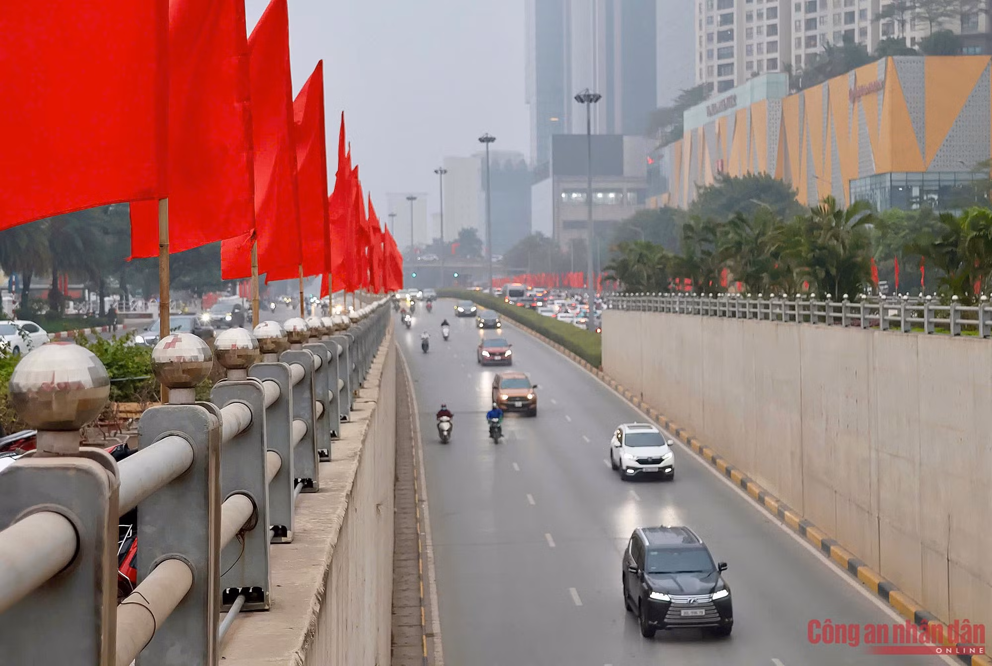 Công an Thủ đô đảm bảo an ninh, an toàn trong ngày đầu Đại hội lần thứ XIV -1