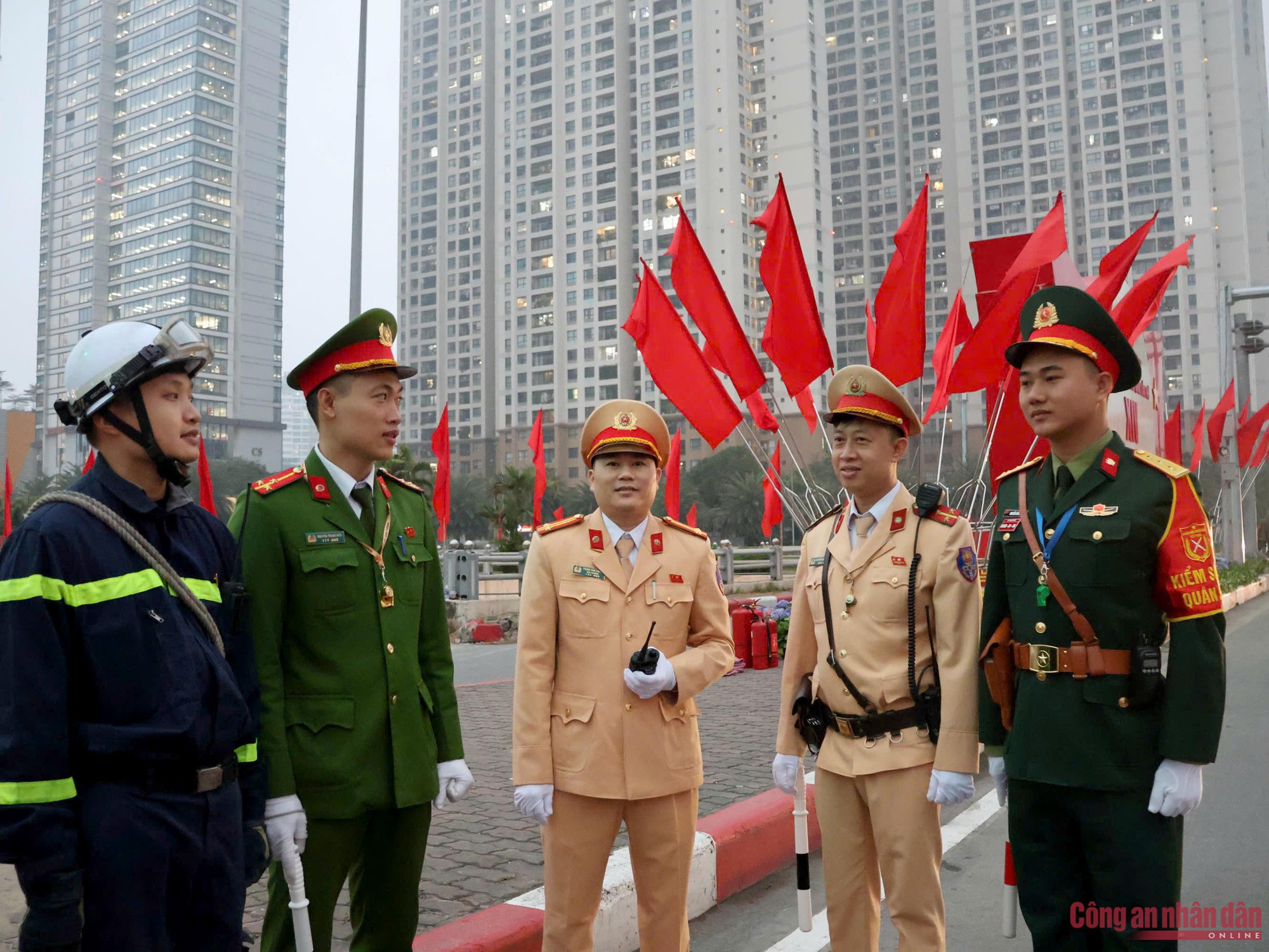 Công an Thủ đô đảm bảo an ninh, an toàn trong ngày đầu Đại hội lần thứ XIV -0