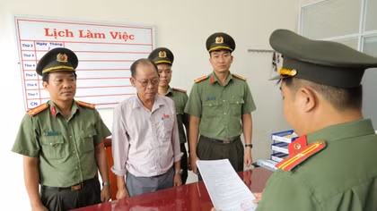 Bắt giam đối tượng "núp bóng" công ty, tổ chức cho người khác ở lại Việt Nam trái phép