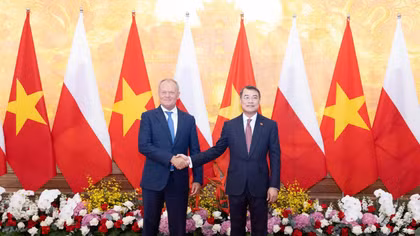 Thủ tướng Lê Minh Hưng chủ trì lễ đón trọng thể Thủ tướng Ba Lan Donald Tusk