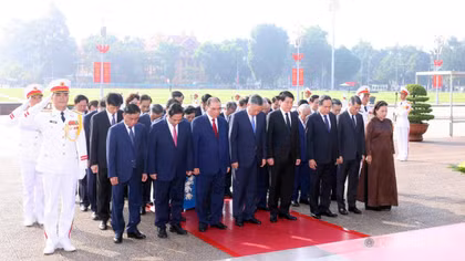 Lãnh đạo Đảng, Nhà nước, Bộ Công an viếng Chủ tịch Hồ Chí Minh và các Anh hùng liệt sĩ