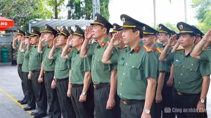 Tưởng nhớ các Anh hùng, liệt sĩ an nghỉ tại Nghĩa trang Liệt sĩ Quốc gia Vị Xuyên