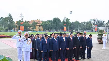 Lãnh đạo Đảng, Nhà nước, Bộ Công an vào Lăng viếng Bác
