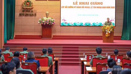 Bồi dưỡng kỹ năng đối ngoại, lễ tân ngoại giao cho cán bộ, chiến sĩ Cảnh vệ 