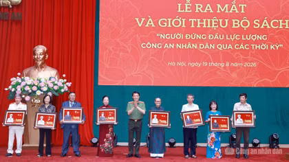 Tôn vinh cống hiến của những nhà lãnh đạo xuất sắc
