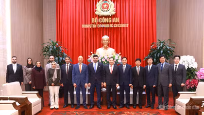 Thúc đẩy hợp tác với UAE về chuyển đổi số và công nghiệp an ninh