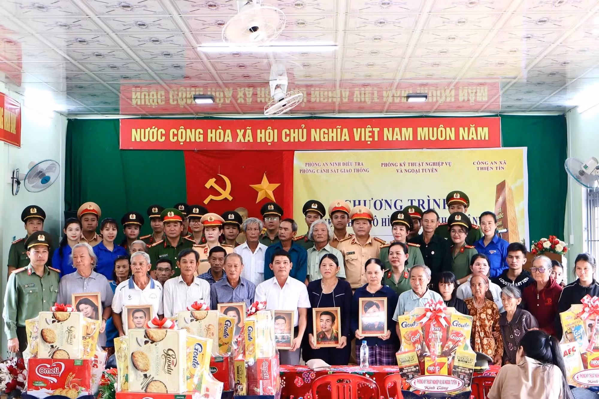 anh-ra-mat-mo-hinh-buc-anh-tri-an-1.jpg
