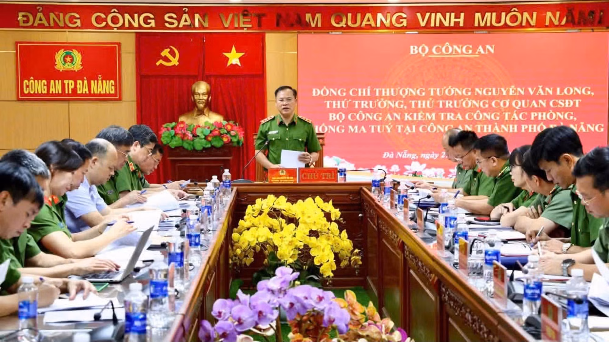 thu-truong-long-a.jpg