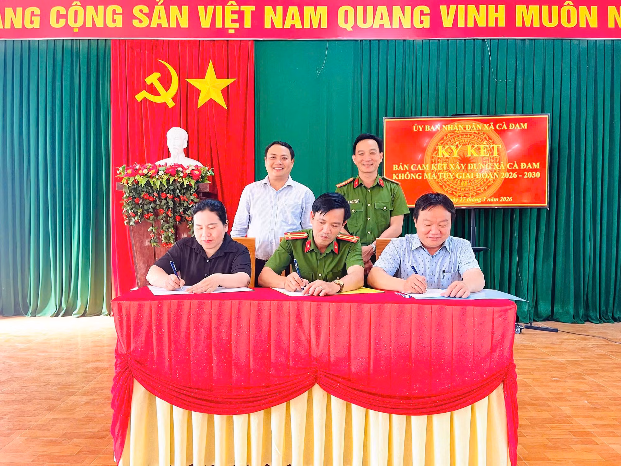 anh-1-ca-xa-ca-dam-ky-ket.jpg