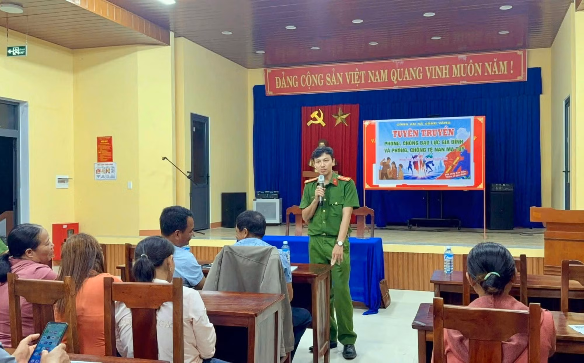 ca-song-vang-b.jpg