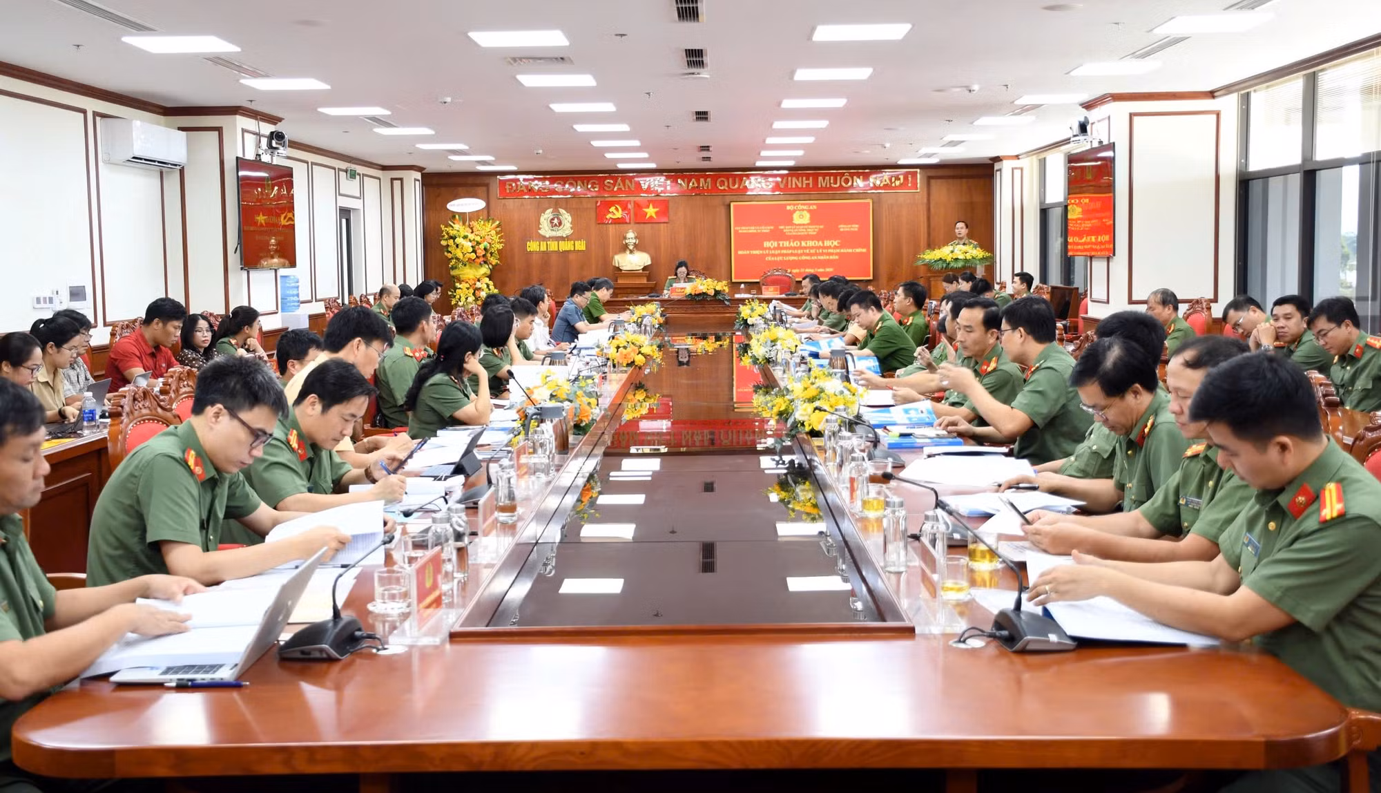 hoi-thao-c.jpg