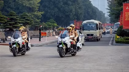 Công an Hà Nội diễn tập tổng duyệt dẫn đoàn đại biểu dự Đại hội XIV