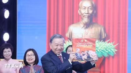 Nhà xuất bản Thông tấn ra mắt ba cuốn sách ảnh chào mừng Đại hội XIV của Đảng