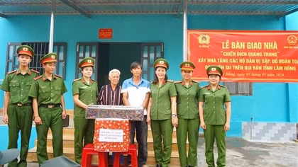 Bàn giao những căn nhà đầu tiên trong chiến dịch Quang Trung tại Lâm Đồng