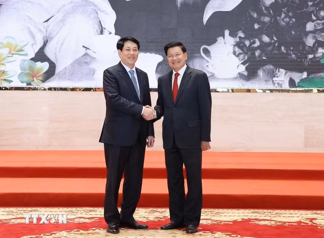 Chủ tịch nước Lương Cường và Tổng Bí thư, Chủ tịch nước Lào Thongloun Sisoulith dự Giao lưu Hữu nghị Việt-Lào với chủ đề “Tình sâu hơn nước Hồng Hà-Cửu Long."