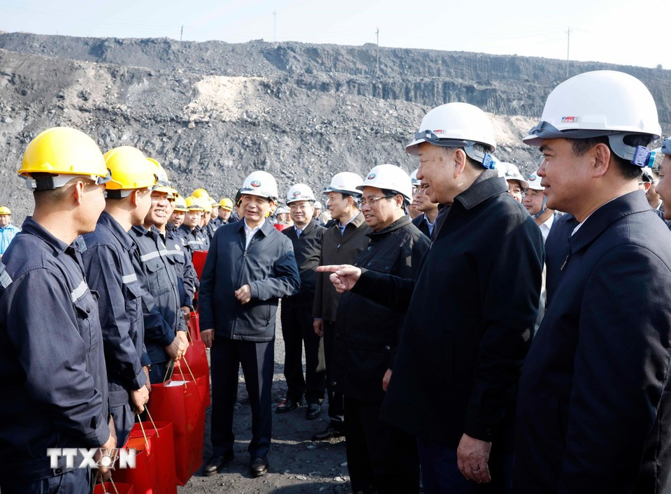 Ngành than phải gắn tăng năng suất với tăng thu nhập, cải thiện đời sống công nhân -0