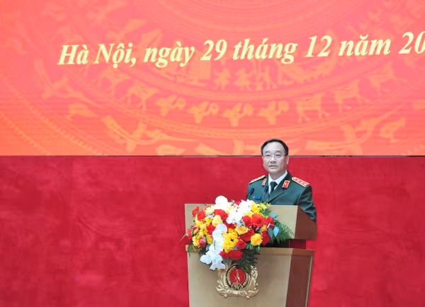 Thượng tướng Phạm Thế Tùng, Thứ trưởng Bộ Công an điều hành phần tham luận.