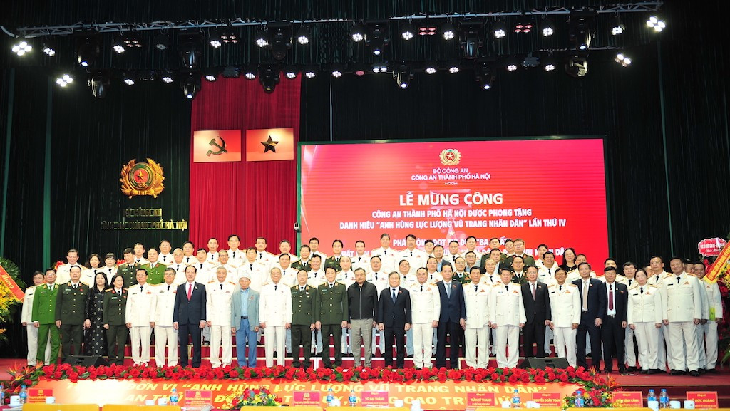 Hoạt động của Công an Thủ đô phải tạo nền tảng, động lực hỗ trợ cho phát triển kinh tế - xã hội -0