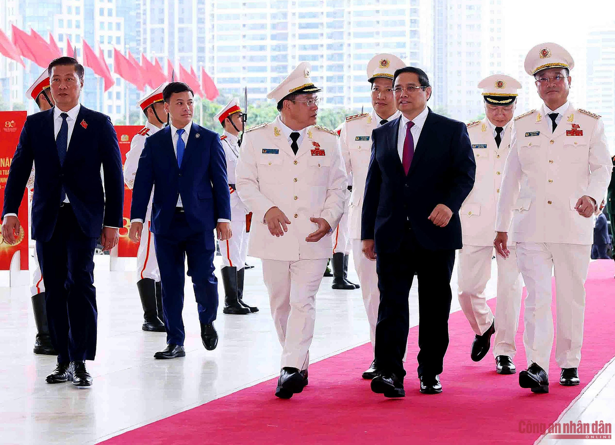 Dự Lễ kỷ niệm có các đồng chí lãnh đạo, nguyên lãnh đạo Đảng, Nhà nước, Uỷ ban Trung ương MTTQ Việt Nam; đại biểu các ban, bộ, ngành, tổ chức chính trị - xã hội Trung ương và các địa phương khu vực lân cận TP Hà Nội; đại biểu lãnh đạo Công an, Cảnh sát, An ninh, Nội vụ các nước láng giềng, các nước ASEAN và một số nước có quan hệ hữu nghị; Đại sứ, Trưởng cơ quan đại diện ngoại giao và đại diện An ninh, Cảnh sát một số nước; Trưởng đại diện một số tổ chức quốc tế tại Hà Nội...