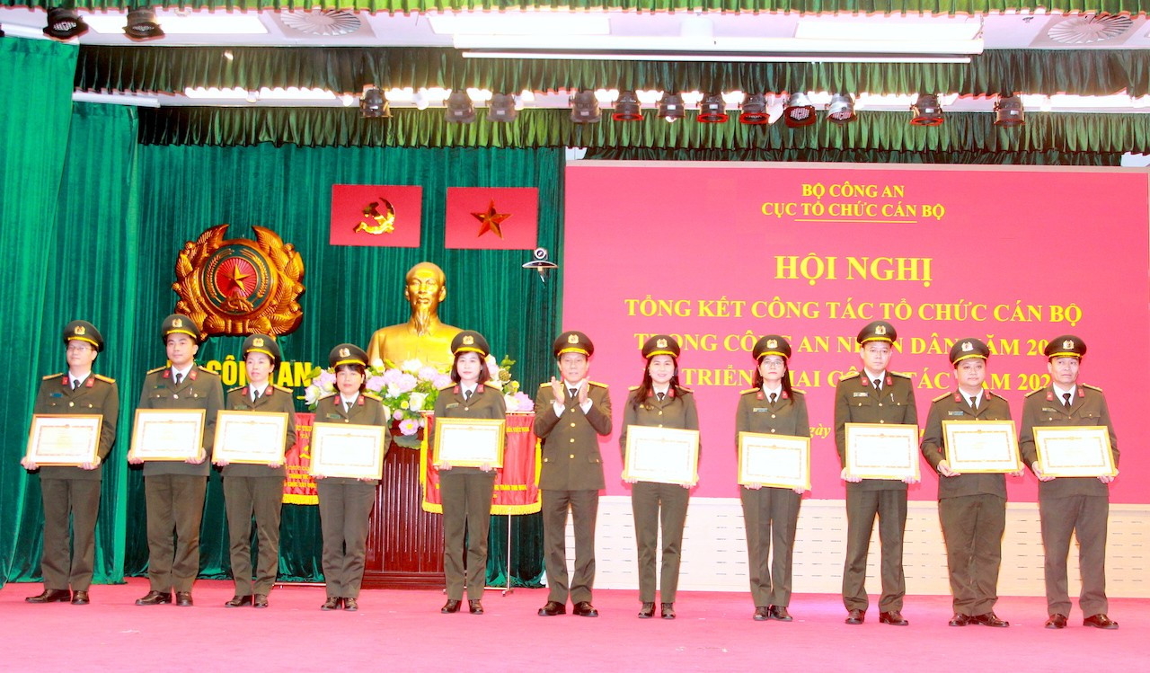 Đưa công tác cán bộ trở thành đòn bẩy, góp phần đạt mục tiêu cao của công tác Công an -1