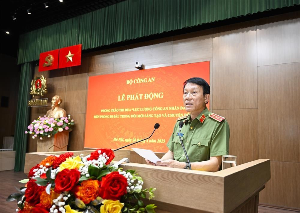 Bộ trưởng Lương Tam Quang phát động phong trào thi đua.