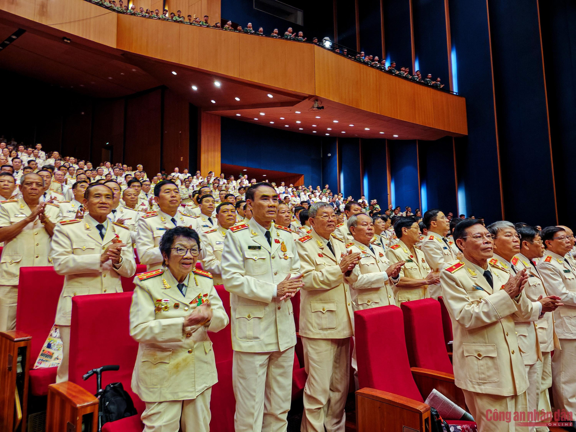 Toàn cảnh Lễ Kỷ niệm 80 năm Ngày Truyền thống CAND và đón nhận Huân chương Sao Vàng ảnh 10