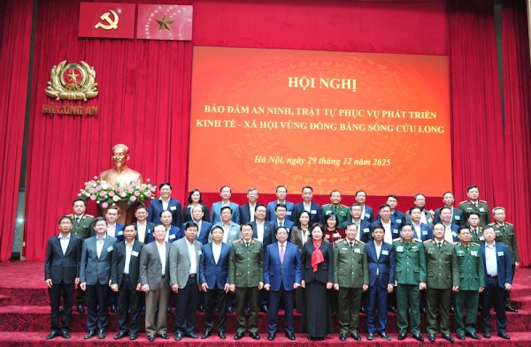 Thủ tướng Phạm Minh Chính; Bộ trưởng Lương Tam Quang cùng các đại biểu dự hội nghị.