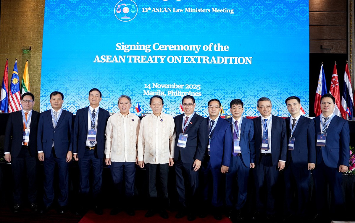 Bộ trưởng Lương Tam Quang dự Lễ ký Hiệp định ASEAN về dẫn độ -0