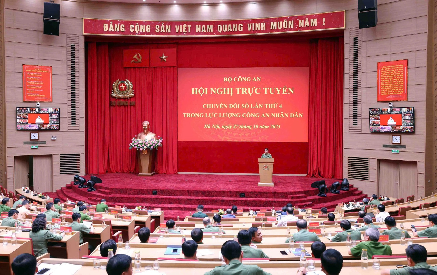 Bộ trưởng Lương Tam Quang chủ trì Hội nghị.