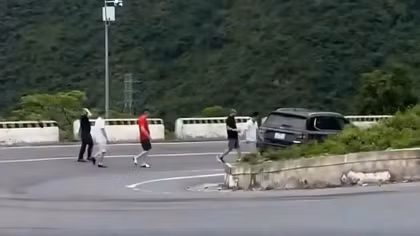 Xác minh ô tô gây cản trở giao thông trên đèo Hải Vân 