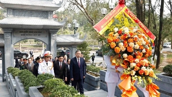 Tổng Bí thư Tô Lâm dâng hương tưởng niệm các Tổng Bí thư Trần Phú và Hà Huy Tập