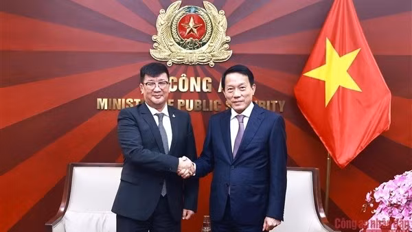 Bộ trưởng Lương Tam Quang tiếp Đại sứ Mông Cổ tại Việt Nam