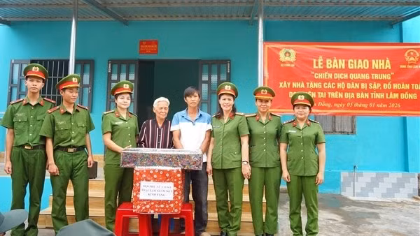 Bàn giao những căn nhà đầu tiên trong chiến dịch Quang Trung tại Lâm Đồng